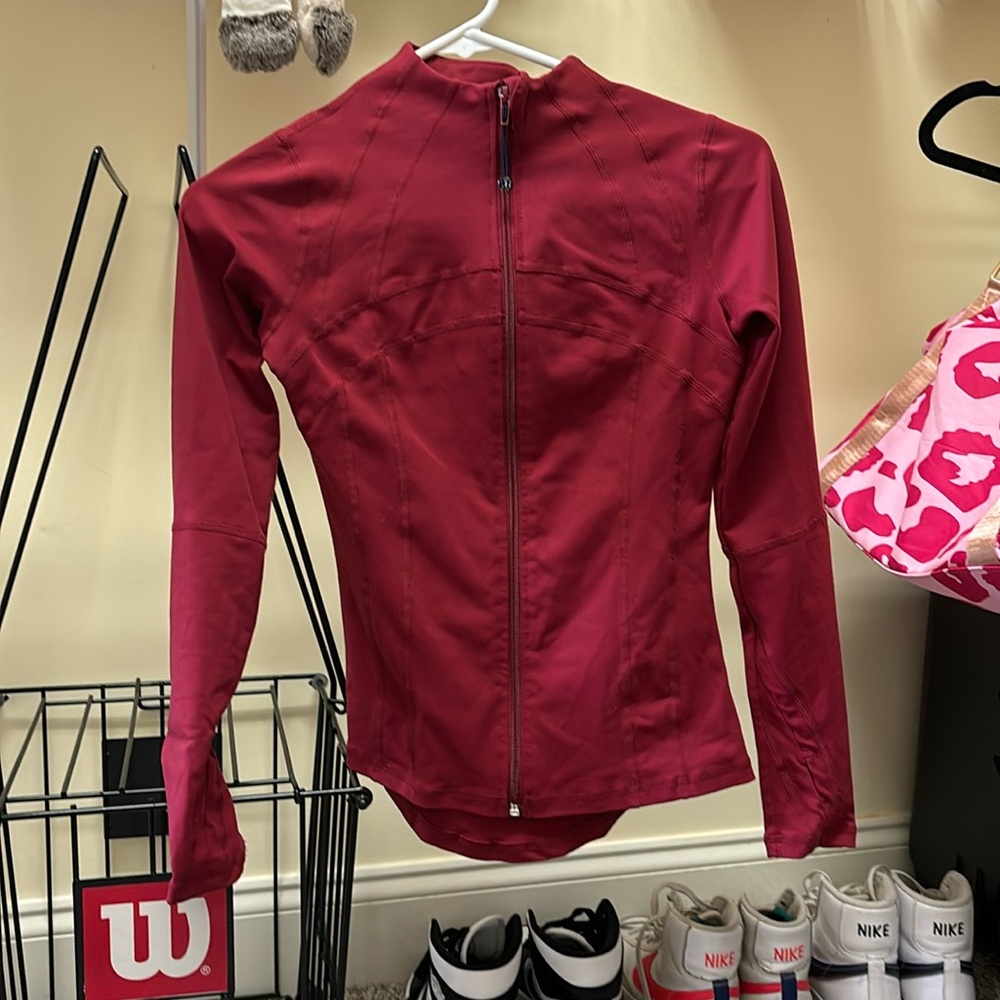 Lululemon women’s size 4, NWOT, red